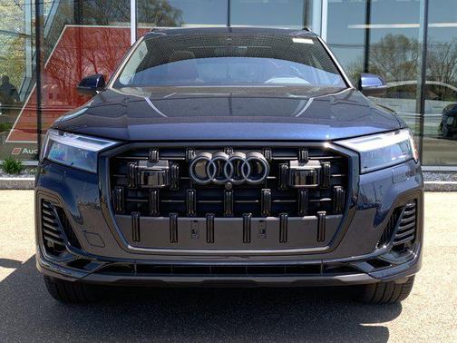 Waitomo Blue Metallic 2026 Audi Q7 55 Premium Plus