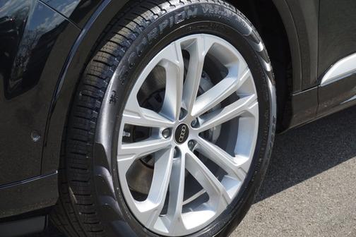 2025 Audi Q7 55 Premium Plus