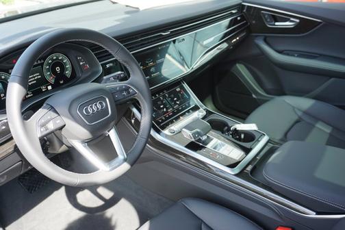 2025 Audi Q7 55 Premium Plus