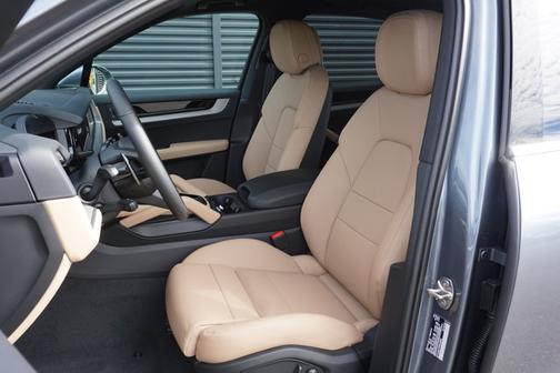 Vanadium Grey Metallic 2026 Porsche Cayenne Cayenne