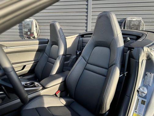 2025 Porsche 911 Carrera