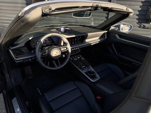 2025 Porsche 911 Carrera