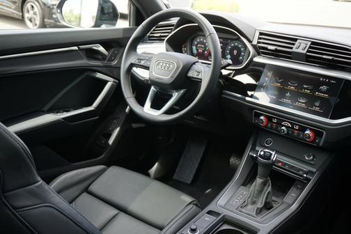 2025 Audi Q3 Premium 45 TFSI S line quattro Tiptronic