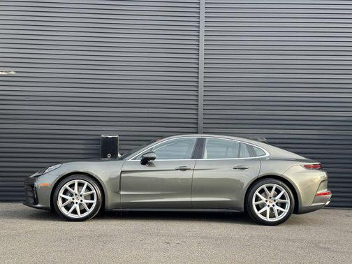 2026 Porsche Panamera 4