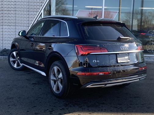 2023 Audi Q5 40 Premium Plus