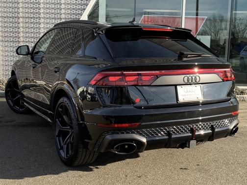 Mythos Black Metallic 2026 Audi RS Q8 4.0T