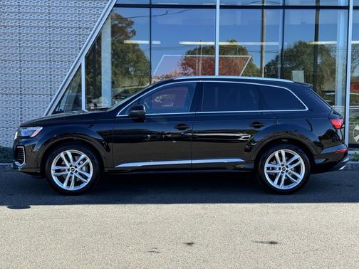 2025 Audi Q7 55 Premium Plus