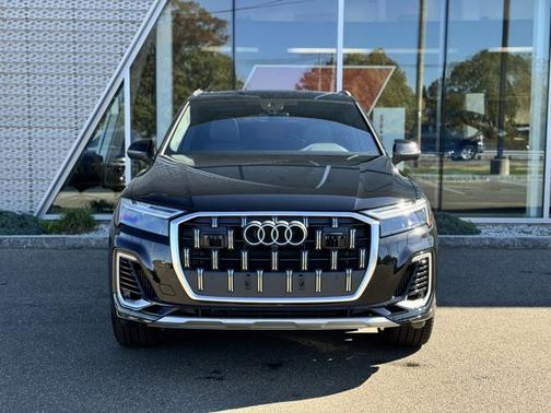 2025 Audi Q7 55 Premium Plus