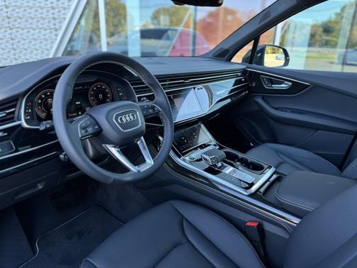 2025 Audi Q7 55 Premium Plus
