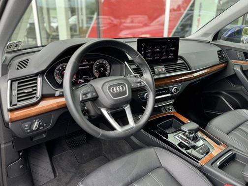 2022 Audi Q5 45 S line Premium Plus