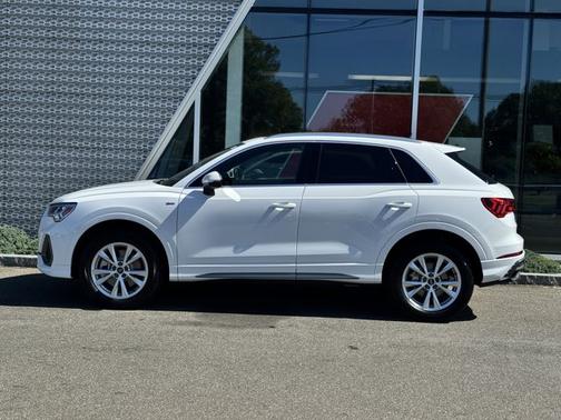 2025 Audi Q3 Premium 45 TFSI S line quattro Tiptronic