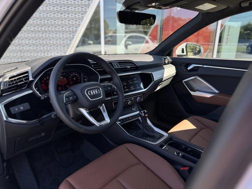 2025 Audi Q3 Premium 45 TFSI S line quattro Tiptronic