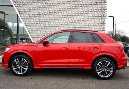 2025 Audi Q3 Premium 45 TFSI S line quattro Tiptronic