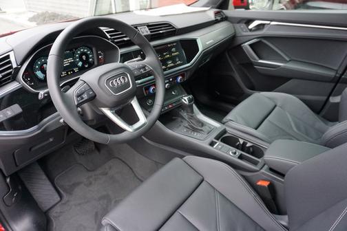 2025 Audi Q3 Premium 45 TFSI S line quattro Tiptronic