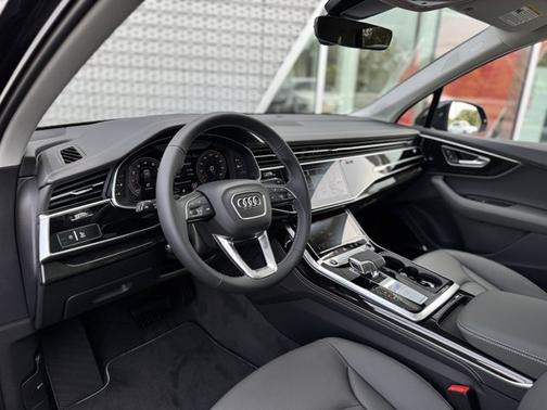 2025 Audi Q7 55 Premium Plus
