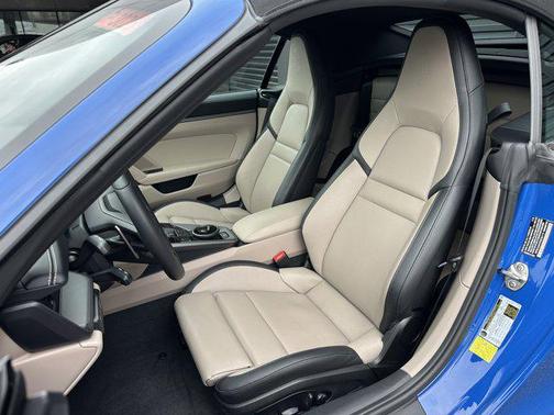 2025 Porsche 911 Carrera