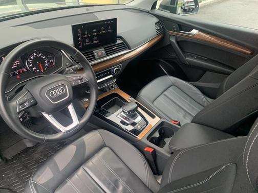 2023 Audi Q5 45 S line Premium