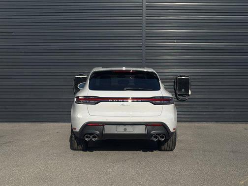 2025 Porsche Macan AWD
