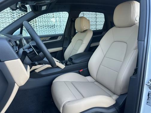 Carrara White Metallic 2026 Porsche Cayenne Cayenne