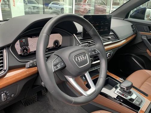 2022 Audi Q5 45 S line Premium Plus