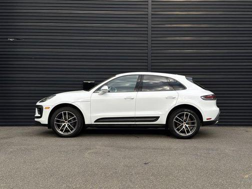 2025 Porsche Macan Base