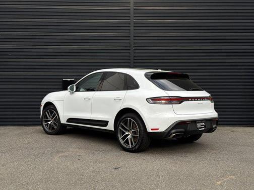 2025 Porsche Macan Base