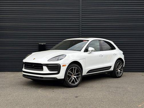 2025 Porsche Macan Base