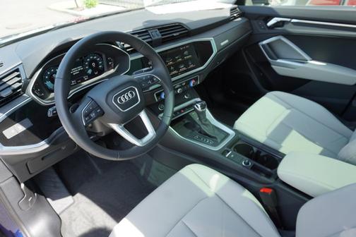 2025 Audi Q3 Premium 45 TFSI S line quattro Tiptronic