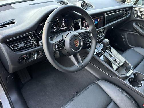 2026 Porsche Macan AWD