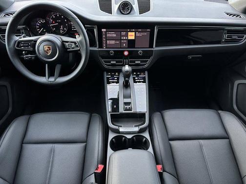 2026 Porsche Macan AWD