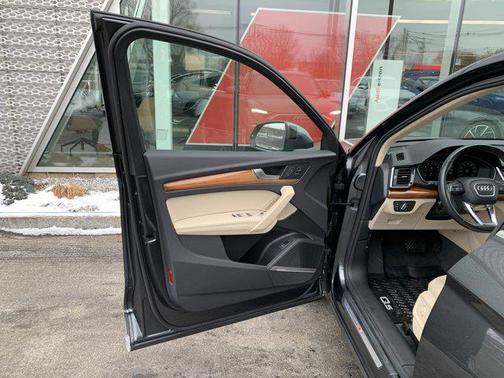 2023 Audi Q5 45 S line Premium Plus