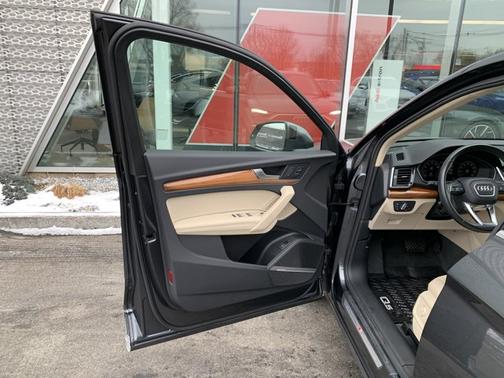 2023 Audi Q5 45 S line Premium Plus