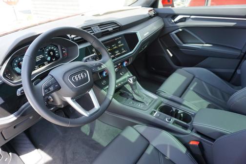 2025 Audi Q3 Premium 45 TFSI S line quattro Tiptronic
