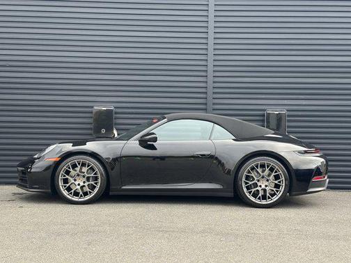 2025 Porsche 911 Carrera