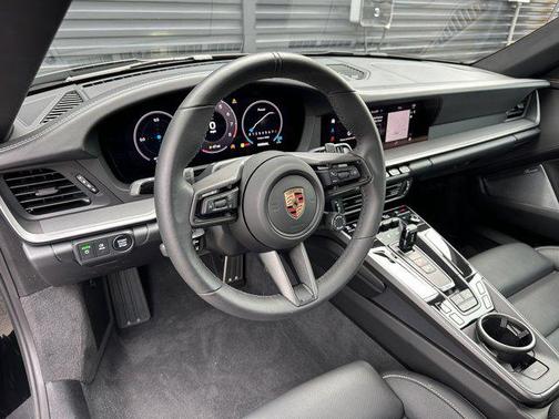 2025 Porsche 911 Carrera