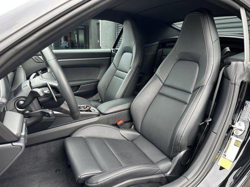 2025 Porsche 911 Carrera