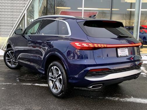 2025 Audi Q5 Premium TFSI quattro S tronic