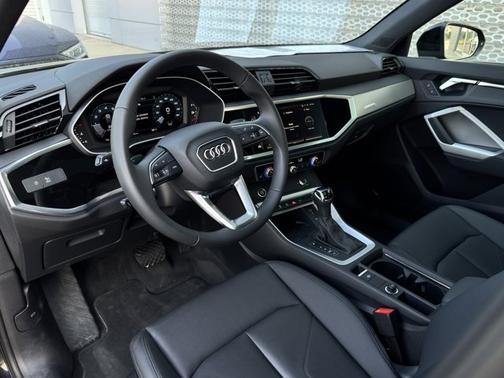 2024 Audi Q3 Premium 45 TFSI S line quattro Tiptronic