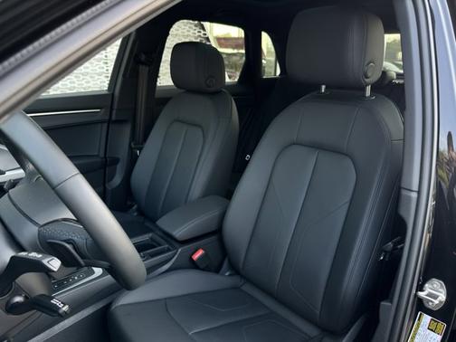 2024 Audi Q3 Premium 45 TFSI S line quattro Tiptronic