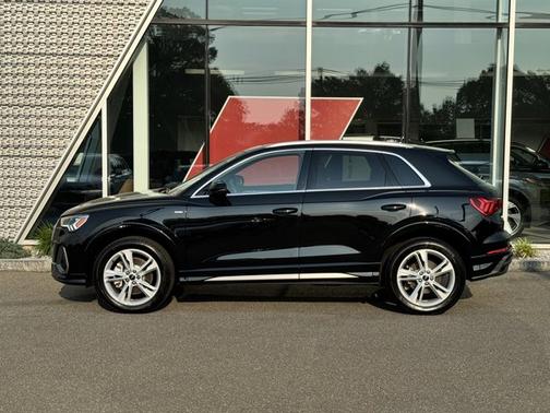 2024 Audi Q3 Premium 45 TFSI S line quattro Tiptronic