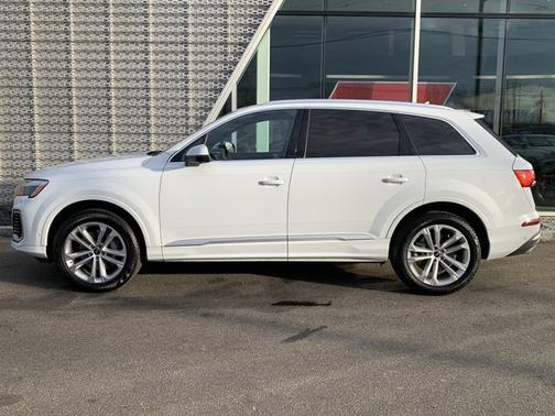 2025 Audi Q7 55 Premium Plus