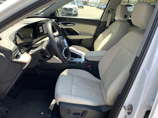 Arkona White 2025 Audi Q5 Premium TFSI quattro S tronic
