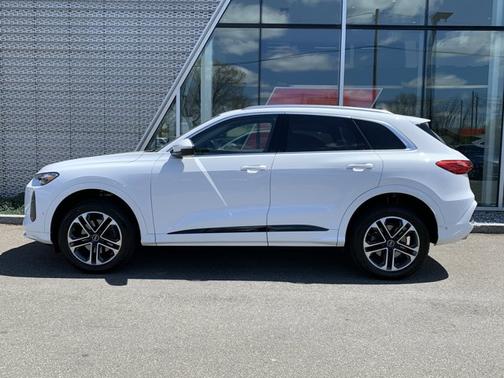 Arkona White 2025 Audi Q5 Premium TFSI quattro S tronic