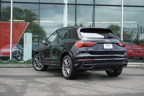 2025 Audi Q3 Premium 45 TFSI S line quattro Tiptronic