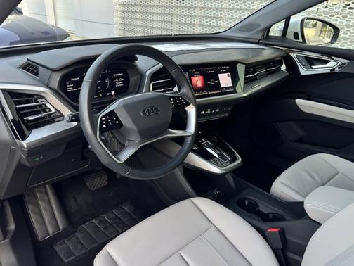2022 Audi e-tron Premium Plus