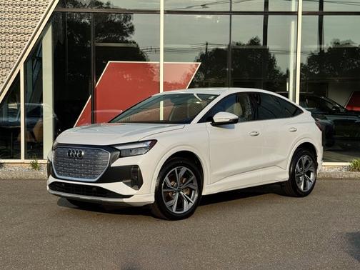 2022 Audi e-tron Premium Plus