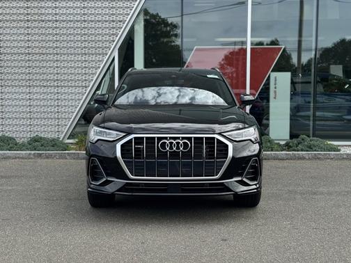 2025 Audi Q3 Premium 45 TFSI S line quattro Tiptronic