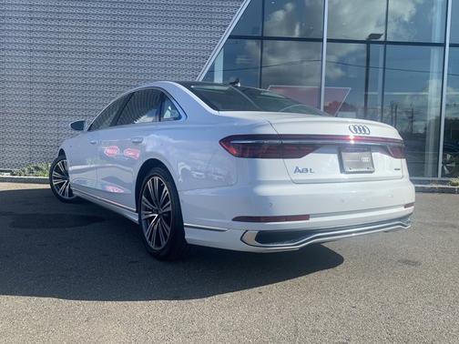 2023 Audi A8 L 55 TFSI quattro Tiptronic