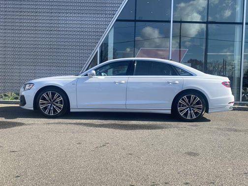 2023 Audi A8 L 55 TFSI quattro Tiptronic