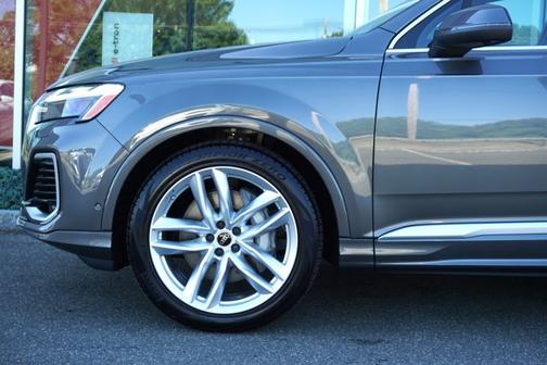 2025 Audi Q7 55 Premium Plus